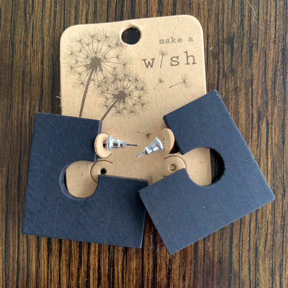 ❤️ Black Wood Square Earrings- Color Black